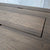 Brauner Nussbaum Massivholz Schreibtisch mit Maserung und geölter Oberfläche